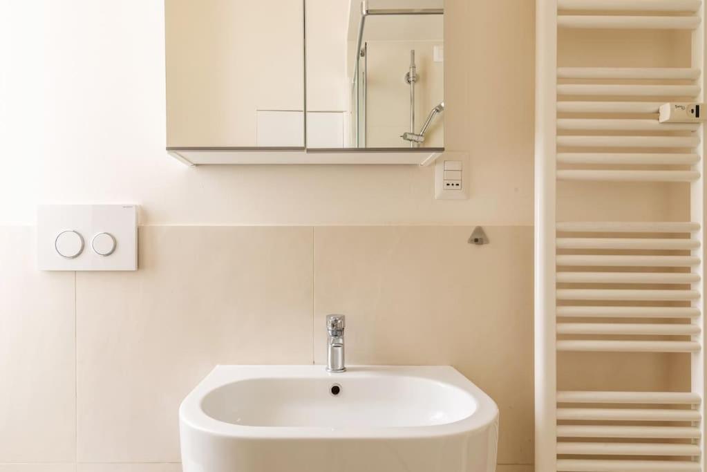 Studio Apartment Brera Milán Exterior foto